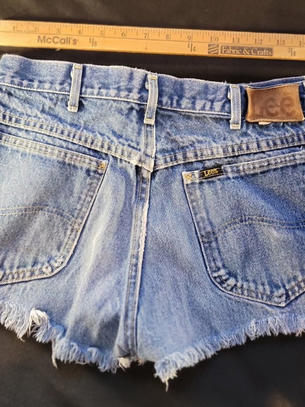 Lee Blue Denim Cutoff Shorts Daisy Duke Style Raw Hem Frayed Jean Shorts Size 31